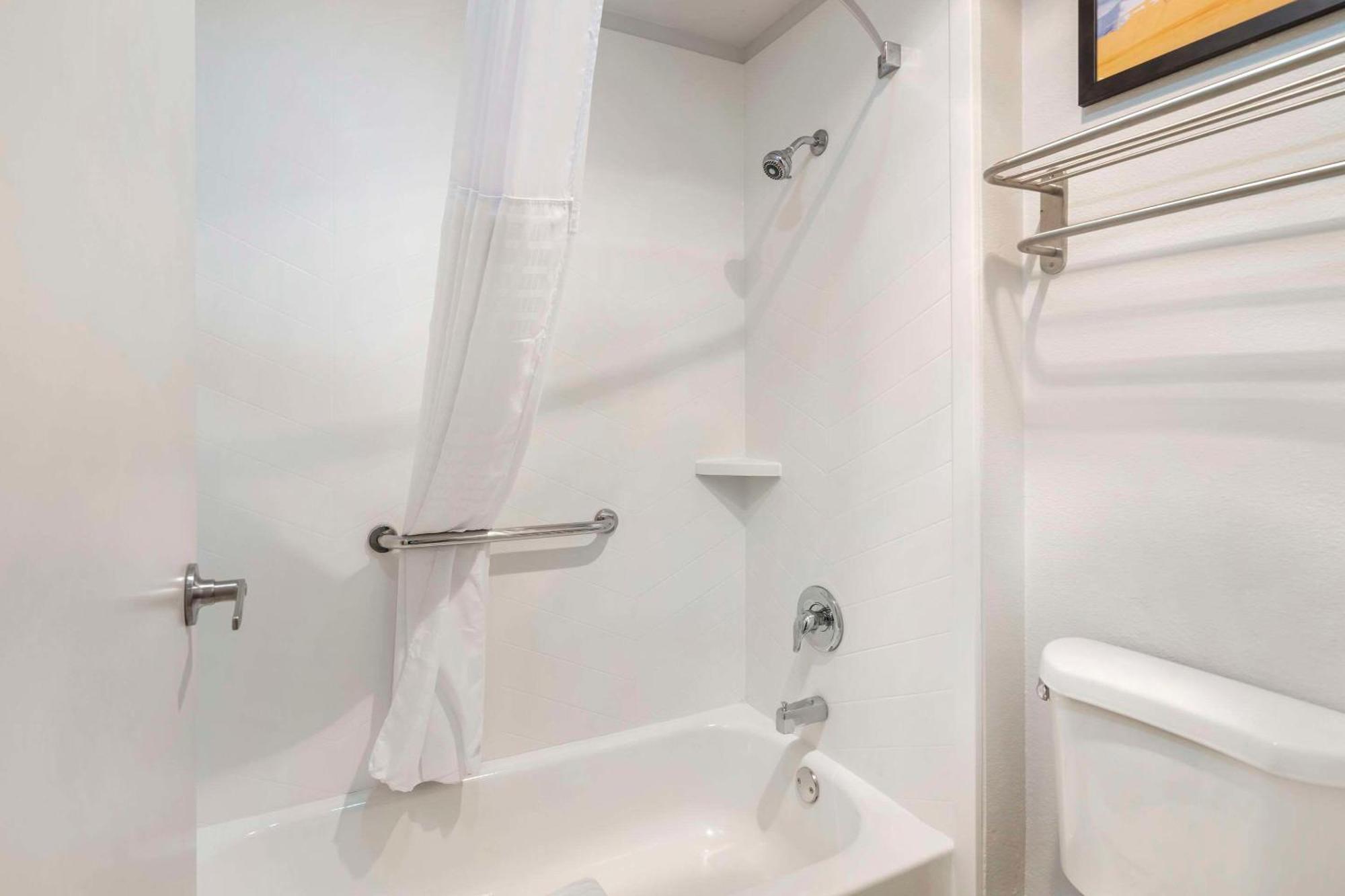 Comfort Inn & Suites Mundelein-Vernon Hills Bagian luar foto