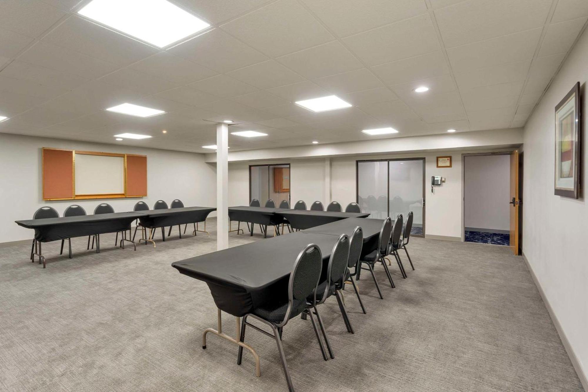 Comfort Inn & Suites Mundelein-Vernon Hills Bagian luar foto