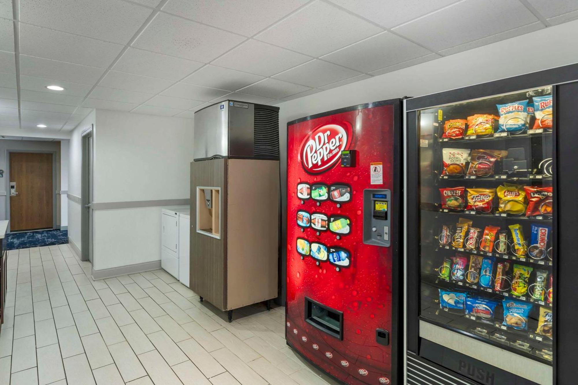 Comfort Inn & Suites Mundelein-Vernon Hills Bagian luar foto