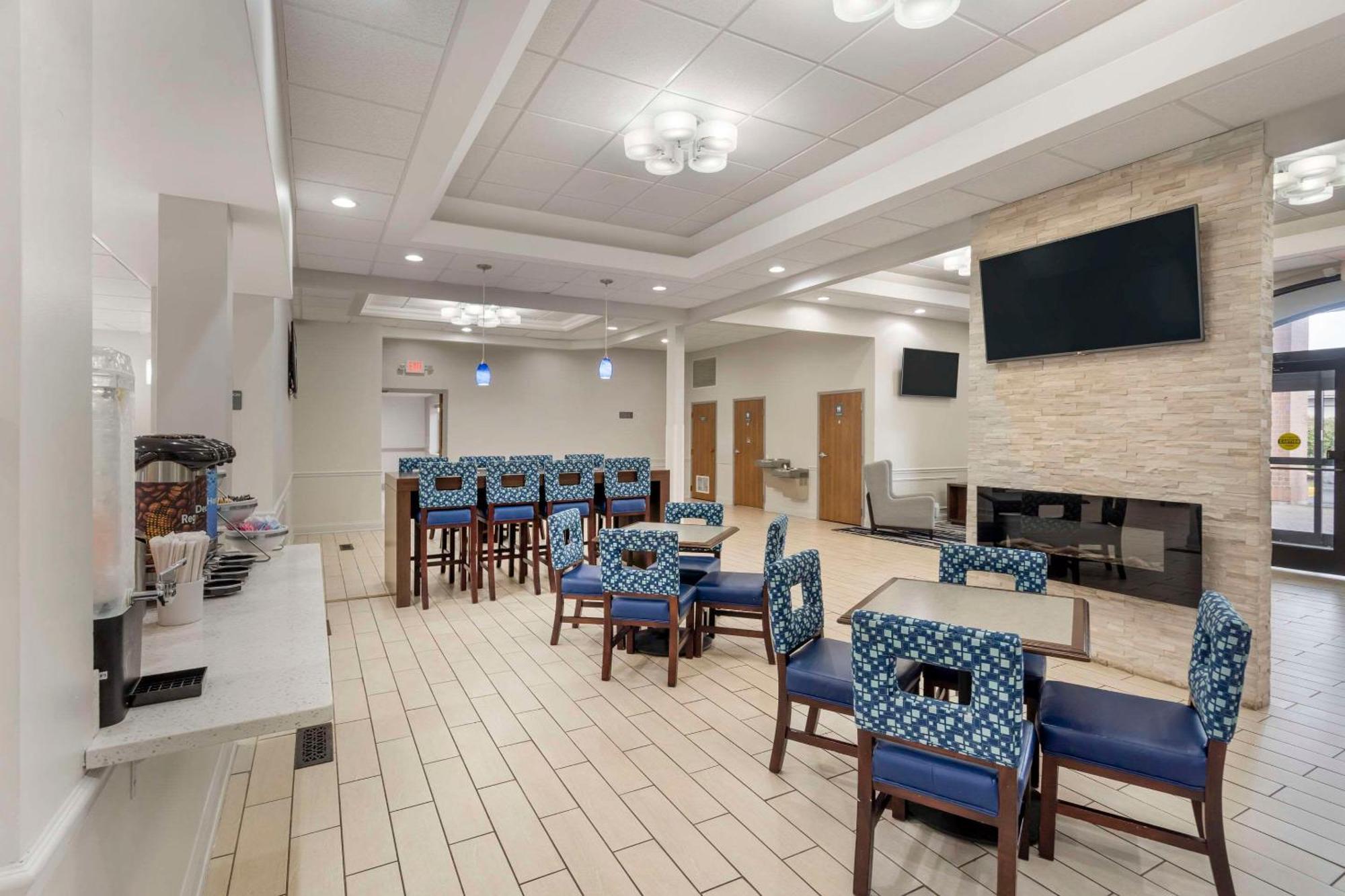 Comfort Inn & Suites Mundelein-Vernon Hills Bagian luar foto
