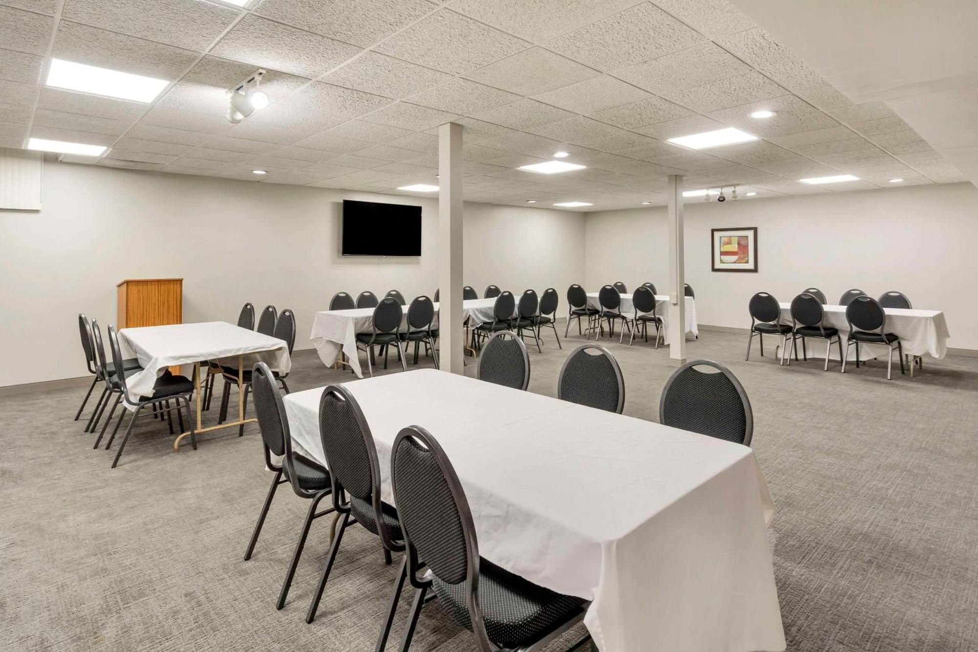 Comfort Inn & Suites Mundelein-Vernon Hills Bagian luar foto