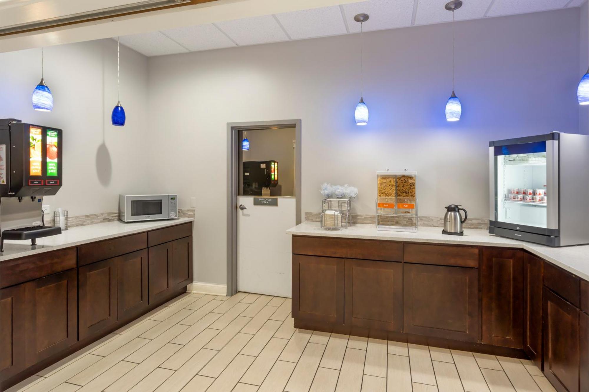Comfort Inn & Suites Mundelein-Vernon Hills Bagian luar foto